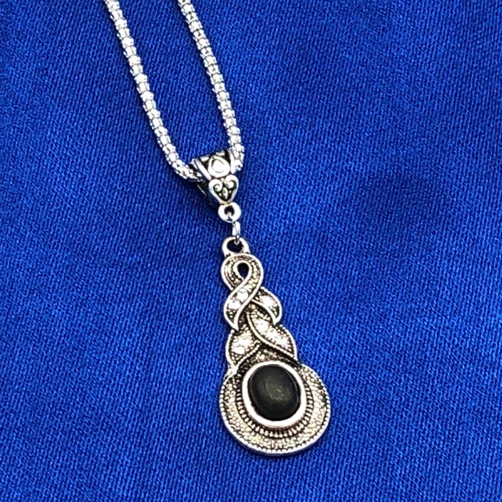 🔴FINAL PRICE NWT silver marcasite black stone necklace